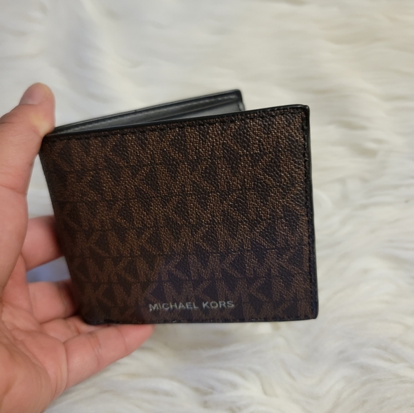 Michael Kors men's wallet(NEW) - Picture 4 of 4